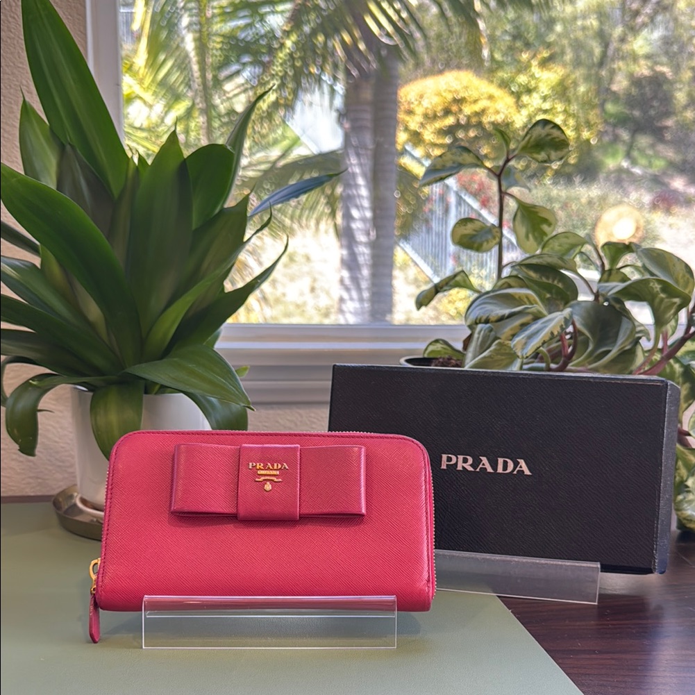 Prada Pink Leather Wallet With Bow Detail